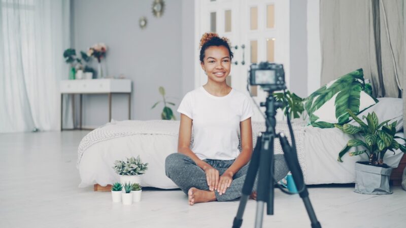 Waar woont Victoria Verstappen nu? Ze kiest Maastricht als thuisbasis Good-looking African American girl creative blogger is recording video about plants sitting on floor of her modern apartment and talking looking at camera on tripod.