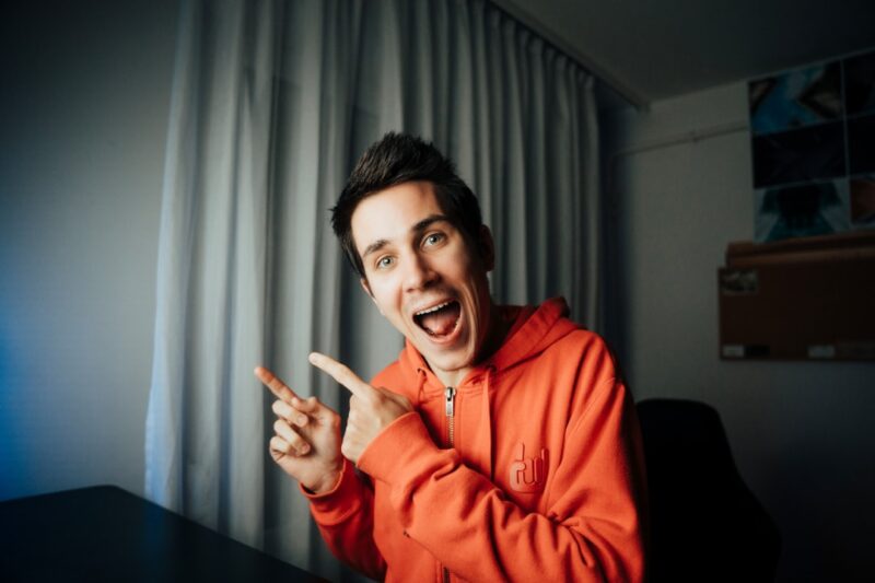 Waar woont Gio Latooy nu? Luxe villa in Sint-Willebrord Viktor Szabó is a Hungarian YouTube video content creator