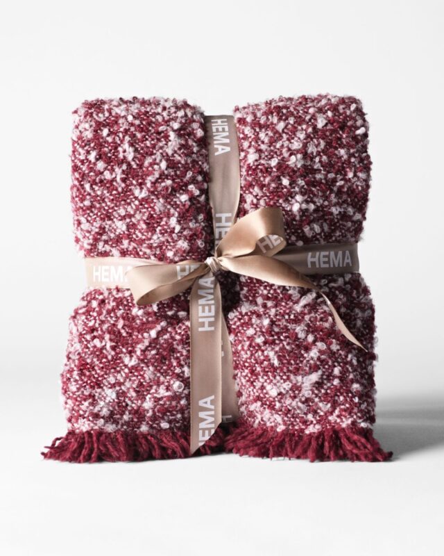 plaid 150x130cm boucle bordeauxrood van HEMA